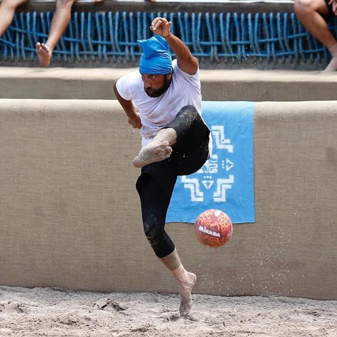 FNAL K GN SRECEK<br>    ki yarmac ortaya ktktan sonra 2 yarmac benimle birlikte gece uaa binecek. Ve 13&#8217; akam Trkiye&#8217;de olacak. Byk finale doru yola kacaz. Bundan sonra sizi neler bekliyor? aramba, Perembe yeni dokunulmazlklar oynanacak. Perembe akam eleme olacak. Ve 4 yarmac kalacak. Cuma ve Cumartesi canl yaynlanacak iki oyun, iki konsey sizi bekliyor. Cumartesi akam eleme olacak. Pazar gn  yarmac kalm olacak. Bu  yarmac, stanbul&#8217;daki yarmaclarla Survivor&#8217;da yzleme dediimiz blm yaayacak. Oradaki yarmaclar, sorular soracak. Canl yaynda oylama olacak. Sonra seyircilerimizin oyuyla finale kan iki yarmac, ayn gece konsey sonras uaa binerek Pazartesi gn stanbul&#8217;da Byk Finalde yerlerini alacak.    Byk final Pazartesi ve Sal olacak. Bu sene Survivor&#8217;da final iki gn srecek. Ve Sal akam da yani 14 Temmuz Sal akam Survivor&#8217;n ampiyonu, bu yln ampiyonu, bu yln Survivor&#8217; ortaya kacak.