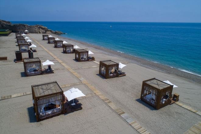 OTELLERDE TURSTLERN RAHAT EDEBLECE EKLDE DZENLEME YAPILDI  <br>  Be yldzl bir otelin genel mdr Emre lgner, yapt aklamada, yeni normalleme admlaryla turizm sektrnn de hareketlenmeye baladn syledi.   <br>  Ukrayna'dan ilk misafirlerinin geldiini, Trkiye ve Antalya iin nemli pazar olan Rusya'nn kaplarn da amasn beklediklerini aktaran lgner, i pazarn da canlanmasn umut ettiklerini bildirdi.