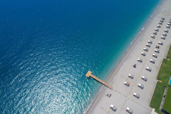 Ortak kullanm alanlarnn sosyal mesafe kuralna gre dzenlendiini vurgulayan Karacan, tatilcilerin de zellikle sosyal mesafeli plaj, elence hizmetleri hakknda bilgi istediklerini bildirdi.