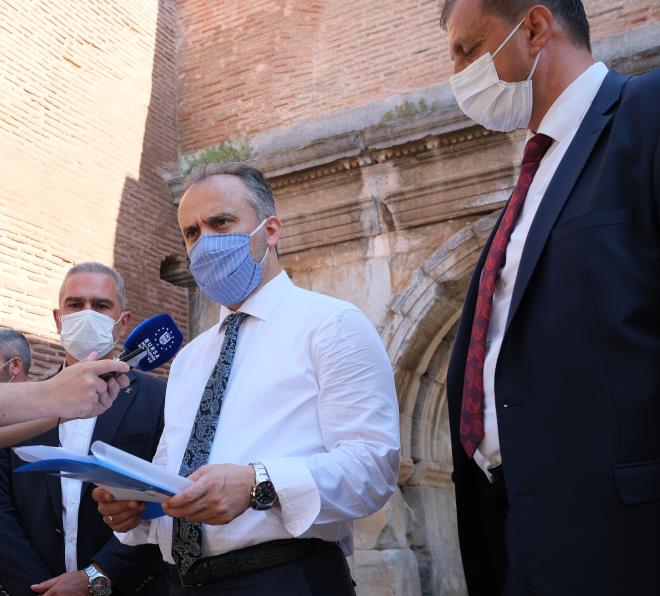 Bursa Bykehir Belediye Bakan Alinur Akta, turizm ve tarm konularnda ilenin zirve yaparak deer kazanmasn arzuladklarn syledi.