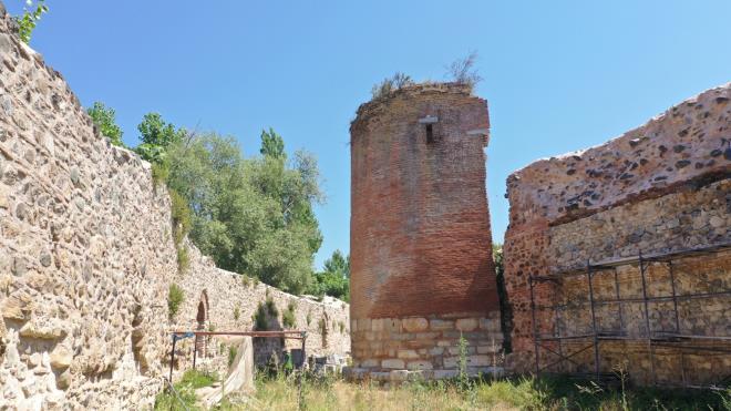 znik Belediyesi&#8217;nin de destek ve katklaryla sreci tamamlayp bu gzellii evresiyle beraber ortaya karmak istediklerini syleyen Bakan Akta, &#8220;znik&#8217;e ve Bursa&#8217;ya hayrl olsun. Emei geenlere teekkr ediyorum. Yeter ki kurul onaylar ksm abuk bitsin. Kalan ksmlar biz en ksa zamanda halledeceiz. Ayrca Valilikten de destek aldmz iin Valimiz Yakup Canbolat ve ekibine de teekkr ediyorum&#8221; diye konutu.