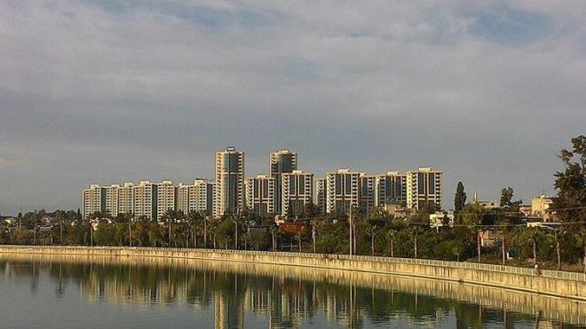 Ankara Sincan Sarayck 2. blge<br>  Ankara Sincan Sarayck mahallesi kentsel dnm projesi 2. blge 2. etap kapsamnda 891 konuttan 212'si n artsz, kurasz ve bavuru nceliine gre konut seme/satn alma imkan ile Ak Sata sunulacak. Projede 2+1, 3+1 ve 4+1 konut seenekleri yer alyor. Fiyatlarn 169 bin 959,20 TL'den balad projede taksitler ise bin 62 TL'den balang gsteriyor.