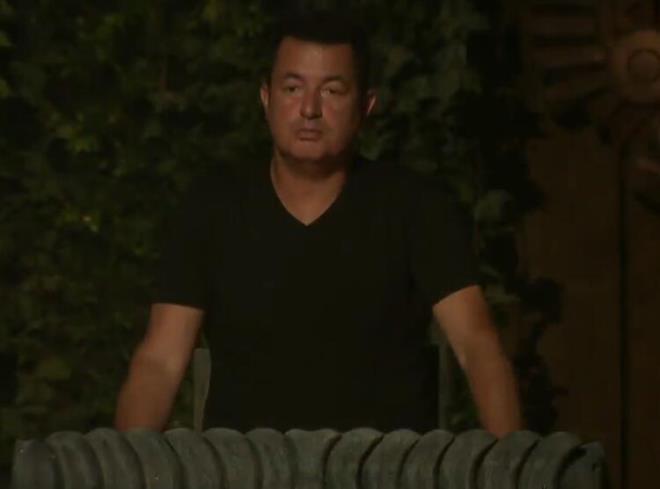 Acun Ilcal Survivor'n yeni kurallarn da aklad:  <br>  "Survivor'da bir ilk yaanacak. Canl yaynda bir oyun oynanacak. 4 yarmac eleeceksiniz ve cuma gn bir birincimiz olacak.Cumartesi gn tekrar oynayacaksnz, yine bir birincimiz olacak. 2 kazanan final oyununu oynayacak ve bunlar kazanan dokunulmaz olacak. Geri kalan 3 yarmac oylamaya kacak"