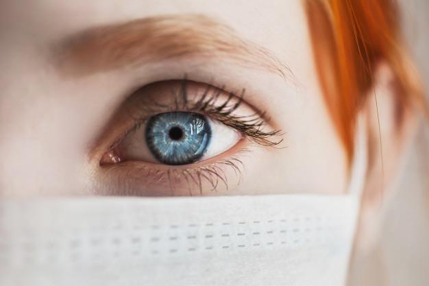 Amip ad verilen bakterinin zellikle tatl sularda yaadn ifade eden Prof. Dr. Glgn Dilek Arman, " 'Naegleria fowleri' u gnlerde gndemde ancak akantamoba da her yerde seyrek ancak nispeten sk grld Amerika'da fazla grlen formu. Naegleria Fowleri zellikle menenjite yol ayor, akantamoba da vcuda daha ok gzden girerek bazen beyinde lezyon yapabiliyor. Menenjite ve beynin i ksmnn iltihabna yol aabiliyor. Tedavisi olduka g. ou olguda yaam kaybyla sonlanan zor klinik tablolar gzleniyor. Virslerin kayna tatl sular. Daha ok 'vahi doa' diyebileceimiz alanlarda Amerika'da seyrek de olsa grlen bir tablo. Yaplm aratrmalara baktmzda bu virslerin Trkiye ve dnyann pek ok lkesinde zellikle kaynak sularnda ok yaygn grlebildiini biliyoruz. Ancak vcuda girmesi kolay deil. Mikroorganizmann burundan girerek arkasndaki sils geip beyne ulamas, sk grlmesine engel olan en nemli faktr ama sularda olduka yaygn bulunabildiini de gz ard etmemeliyiz" diye konutu.