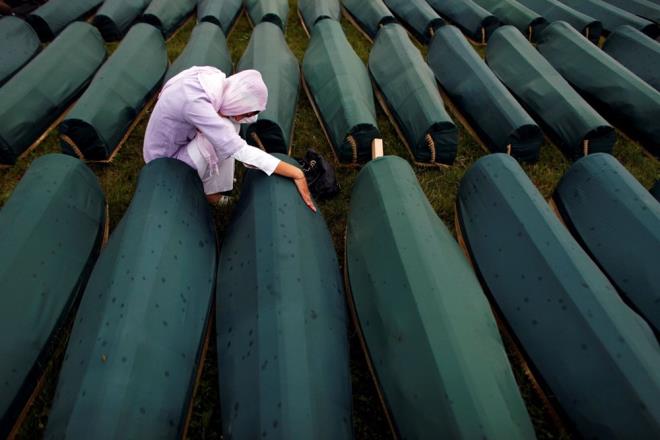 Mladic'in o gn syledikleri, adeta olacaklarn da habercisiydi. Srp bayram arifesinde Srebrenitsa'y Srp milletine armaan ettiklerini syleyen Mladic, "Nihayet bu topraklarda Trklerden (blgede Mslmanlar iin kullanlan ifade) intikam alma zaman gelmitir" ifadelerini kulland.