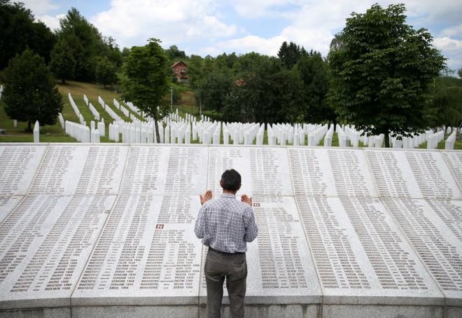Srebrenitsa Soykrm'nn 25. yl dnm kapsamnda anma program ve cenaze treninin dzenlendi. Kimlik tespiti yaplan ve ailesinin onay verdii 9 soykrm kurban daha Potoari Ant Mezarl'na defnedildi.