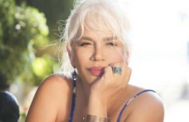 CENK EREN  <br>  Hepimize dokunan,hepimize yetmeye alan ara sra seni delirtip bunaltsakta bizimsin bizim kalacaksn. Konu kilit. Doum gnn kutlu olsun...