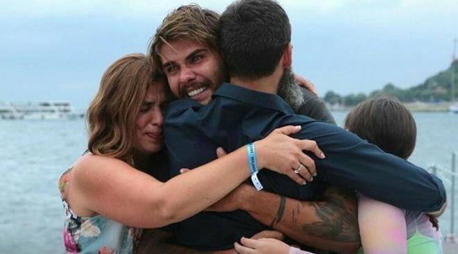 5,5 AY SONRA YAMUR'A KAVUTU<br>  Bar'n ailesiyle bulutuu anlarda da gzyalar sel oldu. Bar'n kardei Yamur, abisine sarlnca alama krizine girdi.