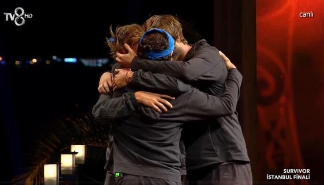 KNC FNALST CEMAL CAN<br>  Acun Ilcal, Bar'n rakibi olan ismi ise "Survivor 2020'nin finale kalan ikinci ismi, ikinci ampiyonluk aday olan ismi aklyorum. Finalin ikinci ismi: Cemal Can!" szleriyle aklad.