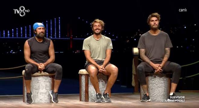 FNALSTLER AIKLADI<br>  Survivor'a 300 bin bavuru olduunu syleyen Acun Ilcal, o kadar insan iinden seildiniz ve buraya kadar geldiniz." dedikten sonra finale giden iki ismi aklad.