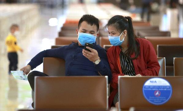 lk kez Haziran ay sonunda gnlk 20 bin vaka bildiren Hindistan, Pazar gn 29 bin 108 kiiye Covid-19 tehisi koydu. Yeryznn en kalabalk ikinci lkesinde 879 bin insan koronavirse yakaland.