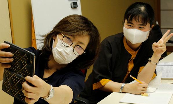 Bu lkeler arasnda, 97 milyon nfuslu Vietnam ne kyor. Gney Asya lkesinde imdiye kadar yalnzca 372 vaka belirlendi, hi kimse koronavirten lmedi.