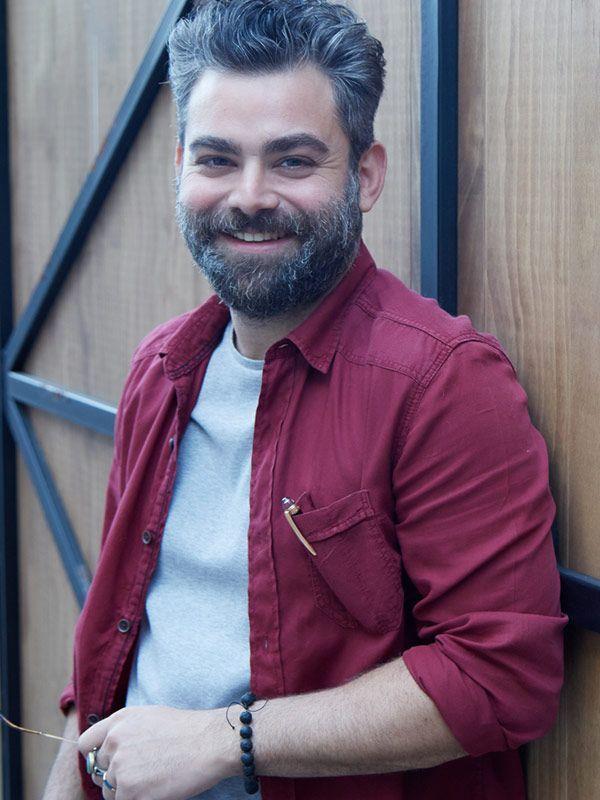 Haldun Dormen ve Mjdat Gezen'in ynettii eitli oyun ve mzikallerde rol ald. 2006 ylnda Ylmaz Erdoan'n ynettii B.K.M. Mutfak Oyuncularna katlmtr.