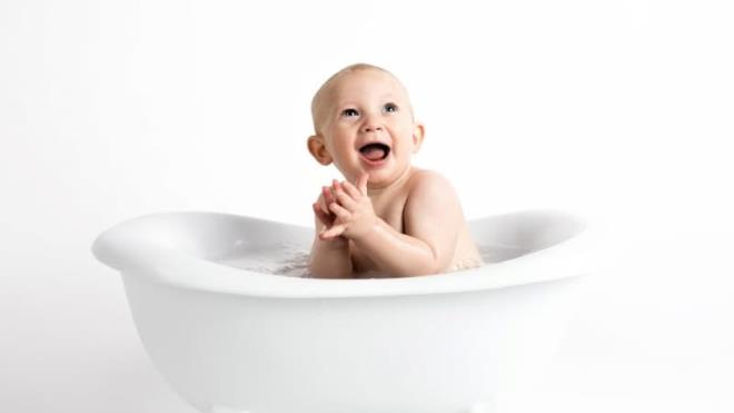 HA&#8217;ya aklamalarda bulunan ocuk Sal ve Hastalklar Blmnden Uzm. Dr. Kader Apaydn, nedeni bilinmeyen kolik sanclar yaayan bebeklere nasl mdahale edilmesi konusunda anne ve babalara nemli tavsiyelerde bulundu.