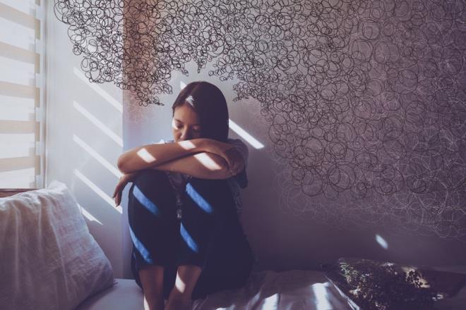 "ARTIK ZHNN KARA KUTUSUNA GZ ATABLYORUZ"<br>    Bilim insanlar yeni yntem ile insanlarn ne dndkleri yerine belirli eyleri ne zaman dndklerini belirlemeye odakland.  <br>  Dr. Poppenk, &#8220;Gvenilir olmayan bir yntem olan dnce zerine aratrma tarihi boyunca zor olmutur. Yeni dncelerin balangcn lebilmemiz bize zihnin &#8220;kara kutusu&#8221;na gz atma imkan veriyor&#8221; dedi.