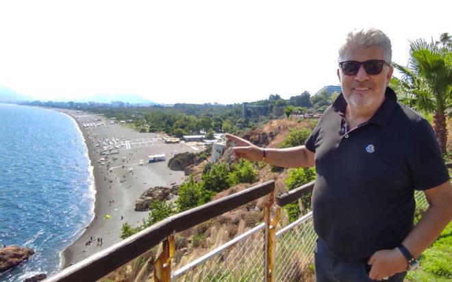 Erozyonun son yllarda ok hz kazandn anlatan Prof. Dr. Nihat Dipova, erozyonun en net ekilde balk barna tarafndaki kamu kurumlarna ait dinlenme tesislerinin sahil ksmnda olduunu syledi. Sahilde yalnzca bir havlu serilecek kadar yer kaldn anlatan Prof. Dr. Dipova endie veren u bilgiyi paylat: