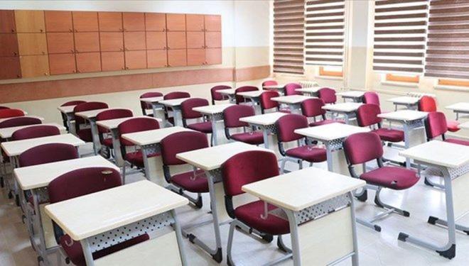 Liseye Gei Snav (LGS) tercih dnemi devam ediyor. Lise adaylar 20 Temmuz - 29 Temmuz tarihleri arasnda tercihlerini gerekletirebilecek.    zel liselere kayt yaptrmak isteyen adaylar iin ise ilk n kayt dnemi tamamland. n kaytlarn sonularna gre zel okullar, ikinci n kaytlar iin yeni taban puan ve kontenjan saylarn aklad