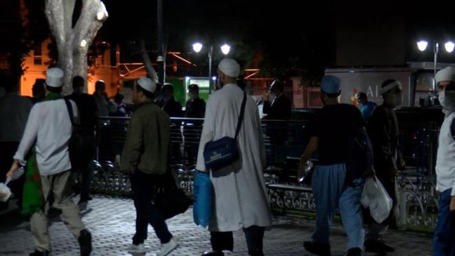 Yeniden ibadete a��lmas�na karar verilmesinin ard�ndan k�sa s�reli�ineziyarete kapat�lan Ayasofya-i Kebir Cami-i �erifi, ibadete a��l��� dolay�s�ylad�zenlenecek t�ren i�in son haz�rl�klar tamamland�.