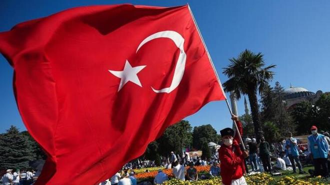 Klnacak Cuma namaz ile 86 yl sonra ibadete alacak Ayasofya-i Kebir Cami-i erifi'nde tarihi bir gn yaanyor.