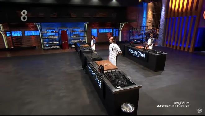 MasterChef Trkiye 2020'nin yeni sezonunda byk heyecan kald yerden devam ediyor. 3'l delloya katlmaya hak kazanan Deniz Aktu, Murat Kaplan, Barbaros Yololu, kyasya yartklar delloda asma yapranda barbun baln 40 dakikada piirmeye alt.