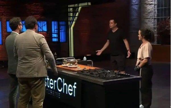 Yarmac Deniz'in yemeklerine tadan Acun Ilcal, "Ben byle lezzetli bir ekmek yemedim" diyerek vgler yadrmt.