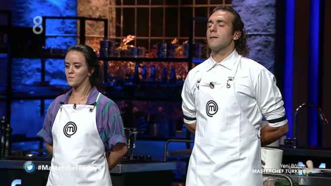 Yarmacnn Miami'den katldn renen Acun Ilcal ise ort ve terliiyle aniden stdyoya girerek herkesi artmt.