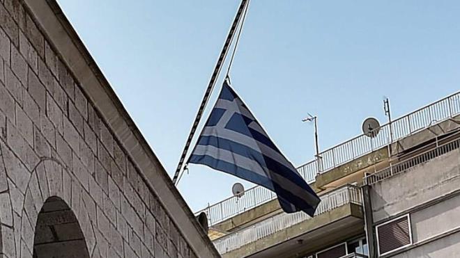 Ayasofya-i Kebir Cami-i erifi'nde cuma namaz klnmas, Yunanistan&#8217;da tepkiyle karland. Cuma namaznn klnd saatlerde, tm kiliselerde matem anlar ald, zel ayinler dzenlendi ve bayraklar yarya indirildi.