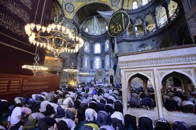 Ayasofya Camii&#8217;nin ibadete almas, 1972 UNESCO Dnya Kltrel ve Doal Mirasnn Korunmasna Dair Szleme&#8217;nin gereklerine de ruhuna da uygundur.