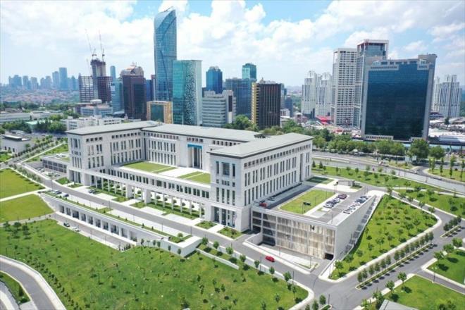 te yandan, MT stanbul Blge Bakanl Hizmet Binas'nn maksimum gvenlii salayacak ekilde tasarland ve her trl kara ve hava saldrlarna kar koyabilecek bir tahkimata sahip olduu da bildirildi.