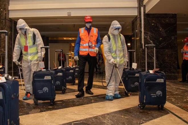 Yemen'deki sava ve koronavirsle birlikte den petrol fiyatlar sonras Hac da Suudi Arabistan'n belini bkm durumda.