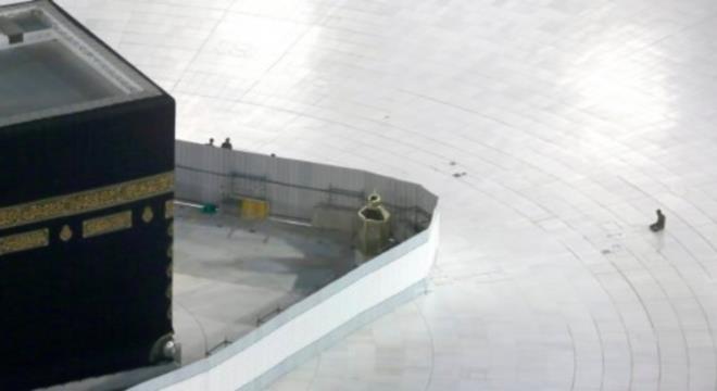 Geen hafta Kabe'nin rtsnn deitirilmesiyle Hac iin son hazrlklar da tamamlanm oldu.