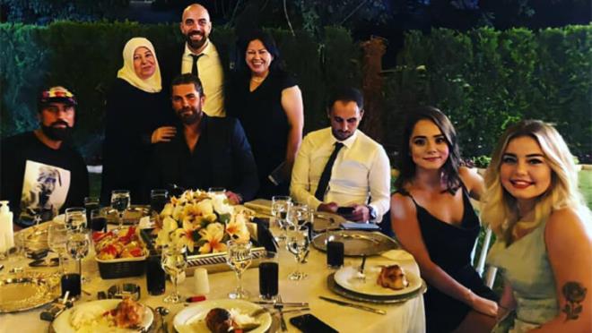 Bu yl Survivor 2020 yarmasyla adndan ska sz ettiren Sercan Yldrm'n kardei Tezcan Yldrm, Ece Yldrm ile dnyaevine girdi.