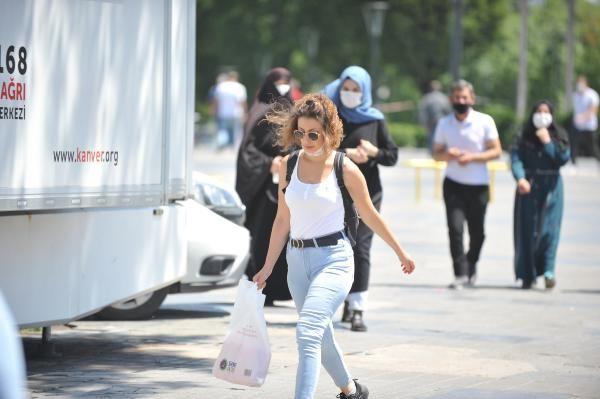 "nallah bu sre 2 ay ierisinde alr. 2 yl deniliyor, belki o kadar srmeyebilir, belki daha fazla srebilir. Bunu neden akladk; vatandalardan 15-20 gn, bir ay sokaa kma yasa beklentisi var. Vatanda evde bir sre kalalm hastalk komple ortadan kalksn diyor. Bunu yaptktan sonra da herkes pandemi ncesi hayatna dnsn istiyor. Bunun olmayacan anlatmak iin sre 2 yl srebilir uyarsn yaptk."