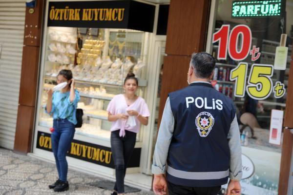 Trkiye'deki cezalarn 3'te biri Gaziantep'te kesildi  <br>  Gaziantep'te byk oranda kurallara uyulduunu, ancak yzde 20 uyulmamasnn 500 bin kii anlamna geldiini de hatrlatan Gl, "2,5 milyon nfuslu ehirde yzde 20 kurallara uymazsa bu 500 bin kii demek ve byk rakam. Trkiye'deki toplam yazlan cezalarn 3'te 1'i Gaziantep'te yazlyor. Marifetmi gibi sylemiyoruz ve keke hi kimseye yazmasak diyoruz. Ama bizim de hukuken zerimize deni yapmamz lazm. Daha ok yazmak istesek 10 kat daha yazabilirdik. Ama biz ceza yazmama taraftaryz ve daha ok uyaryoruz, buna ramen Trkiye'deki cezalarn 3'te birini biz yazdk" ifadelerini kulland.