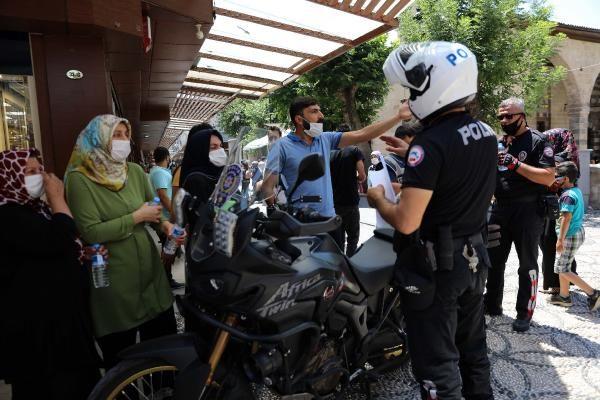 Evden alnp eve braklacaklar<br>    Vali Davut Gl, kentte salgnn nlenmesine ynelik almalar kapsamnda 444 ile balayan yeni bir hat kurulacan ifade etti. Koronavirsl hastann salk kuruluuna ulamnn ve takibinin bu sistem ile kolaylaacan anlatan Vali Gl, ayn zamanda ofrl ara kiralanarak test yaplan kiilerin bu aralarla evinden alnp braklarak toplu tama aralarn kullanmalarnn nleneceini vurgulayarak yle devam etti: