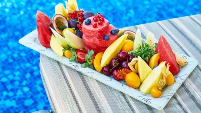 KARPUZ: Bbrekleri altrr, idrar sktrr, souk algnlna iyi gelir, vcuda zindelik verir, kansere kar etkilidir, gze iyi gelir.