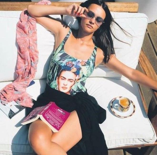 Hande Soral<br>    Frida / Barbara Mujica