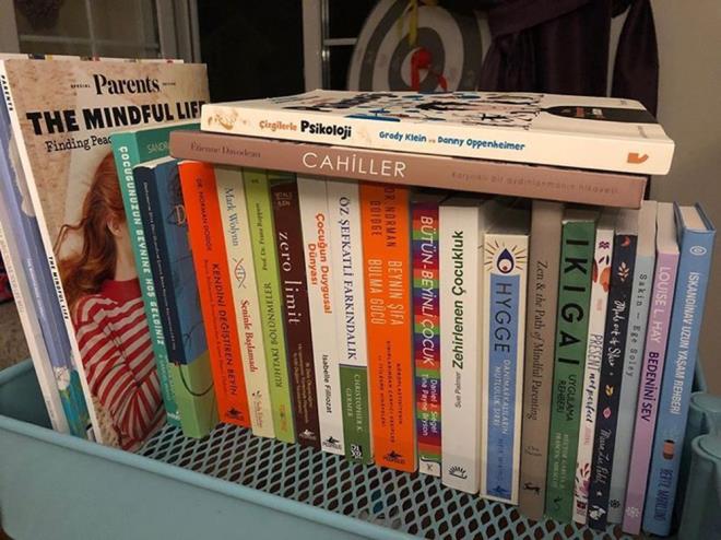 Ceyda Dvenci  <br>  "Okuma listemi paylamam istiyorsunuz hep. Baucumdaki kitaplarm. ben... Srayla okunacaklar, hepimize faydal olacaklar..."