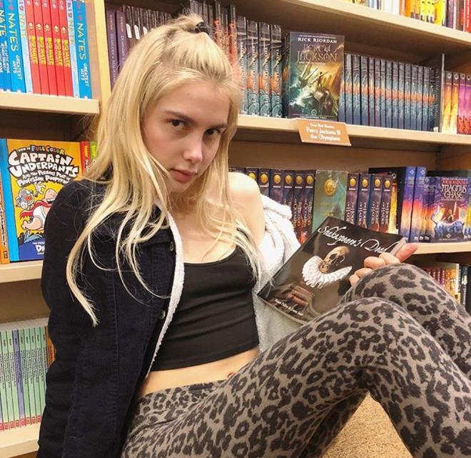 Aleyna Tilki  <br>  Shakespeare&#8217;s Dead / Simon Palfrey ile Emma Hale