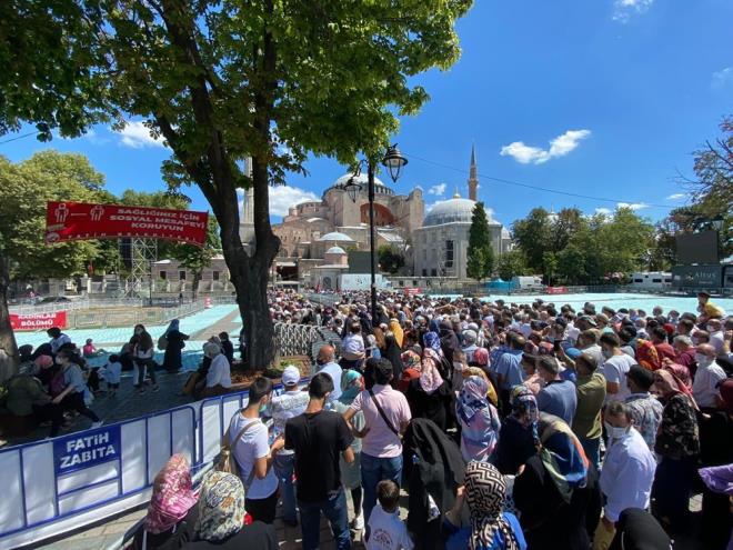 Younluk nedeniyle zaman zaman corona virs nlemlerinin ihlal edildii grld.