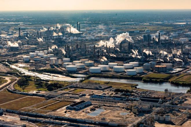 almann ortak yazarlarndan iklim bilimcisi Bob Kopp ise, varlkl lkeler bata olmak zere iklim deiikline adapte olmak in eitli yatrmlar yapldn aktararak, &#8220;Seattle&#8217;daki herhangi bir scak gn Houston&#8217;dakinden daha zararldr. nk Houston&#8217;daki kamuya ak alanlarda klima kullanm ve scaklk lmleri ok daha yaygn&#8221; ifadelerini kulland.