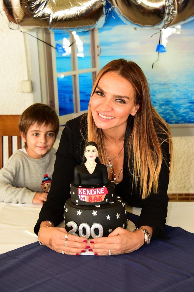 Szc'de yer alan habere gre; Ticaret Bakanl Ticaret Kurulu Bakanl&#8217;nca nl isimlerle ilgili alnan gerekeli karar Resmi Gazete&#8217;de yaymland. Karara gre ad geen nl isimlerin yaptklar reklamlarda, &#8216;rnn bata Covid-19 olmak zere her trl viral enfeksiyonlara kar koruyucu bir zellie sahip olduu izleniminin uyandrld, hatta &#8220;enfekte olunmu olsa bile hastaln iyilemesine faydas olduu&#8221; iddiasna yer verildii, btn bu iddialarn da yaplan bilimsel almalarla dorulanm gibi bir alg oluturulduu&#8217; tespit edildi.