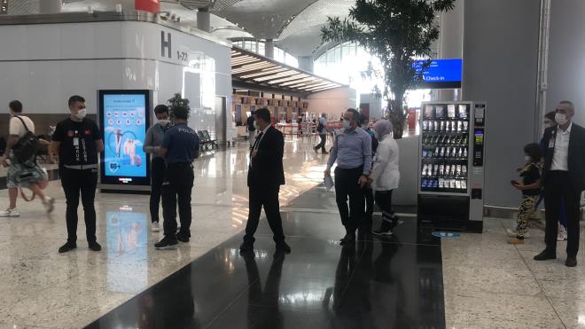 ileri Bakanlnn valiliklere gnderdii "Koronavirs Denetimleri" konulu genelge kapsamnda kent genelinde pazar yerleri, i yerleri, marketler, toplu tama aralar, alveri alanlar, lokantalar, kafeteryalar ve taksilerde denetimler yaplyor.