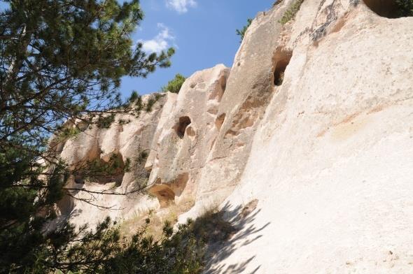 M.. Anadolu'ya ayak basan ve Eskiehir, Afyonkarahisar, Ktahya ile Polatl snrlarnda izlerine rastlanan Frigler, braktklar eserlerle merak uyandrmaya devam ediyor.