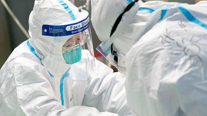 Salk kurulular yeterli ama sknt ekilebilir<br>  etin, Sivas&#8217;ta salk kurulularnn pandemiye kar imdilik yeterli olduunu ancak vaka saysnn bu hzla artmas halinde sknt yaanabileceini ifade edip, &#8220;Vaka saylar Sivas&#8217;ta da artmaktadr. Salk kurulularmzn u anki alt yaps tedavi iin yeterlidir. Ancak nmzdeki gnlerde ayn younluk devam edecek olursa hem salk personeli says bakmndan hem de yatak baksndan sknt ekilebilir. uan ise salk kurulularmz ve personelimiz yeterlidir. Ancak bakanmzn da aklad gibi, sanki salk kurulular yeterli kalmayacak eklinde bir hassasiyette olmamz lazm. Kendimizin Covidli olabilecei veya karmzdakinin Covidli olabileceini dnerek hareket etmemiz lazm&#8221;dedi.  Kadnlarda say artyor