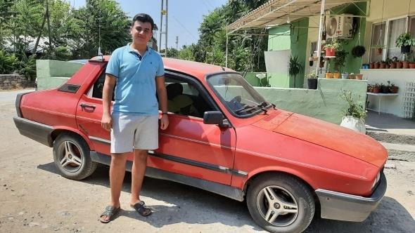 Osmaniye merkez Kesmeburun kynde yaayan Manisa Celal Bayar niversitesi Yazlm Mhendislii 2'nci snf rencisi Ali Pampall, cep harlklarndan biriktirerek satn ald elektronik paralarla yazlm yapp 1999 model Renault Toros marka otomobile entegre etti.