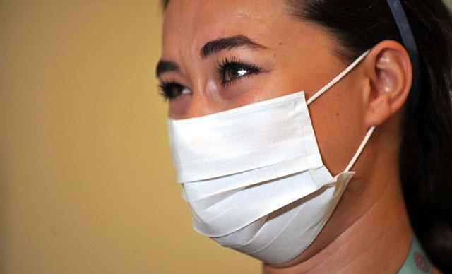 Bursa ehir Hastanesi ocuk Youn Bakm Servisi&#8217;nde hemire olarak grev yapan ve evli olan Funda eki&#8217;e 5 Mays'ta koronavirs testi yapld. eki&#8217;in ate ve bel ars ikayetiyle yaptrd testi pozitif kt. Grev yapt hastanede tedavi altna alnan eki, 13 gn boyunca gzlem altnda tutuldu.