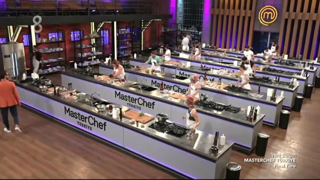 kili arasndaki szl tartmay nlemek iin devreye giren Somer Sivriolu, yarmaclar yanna ard.