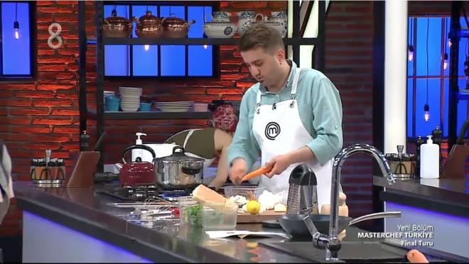 MasterChef yarmacs Dier yarmaclara da seslenen Eray, blender kaldrd ve kimsenin kullanmamasn istedi.