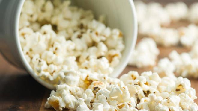 Fazla ve gereksiz tuz kullanmnn zararlarn bilmeyen yok. Ancak bilinmeyen ey, tuzun iindeki youn sodyumun beyne de zararl olduudur. ok tuzlu yiyecekler, dnme yeteneini zayflatr ve zekada gerilemeye de yol aabilir.